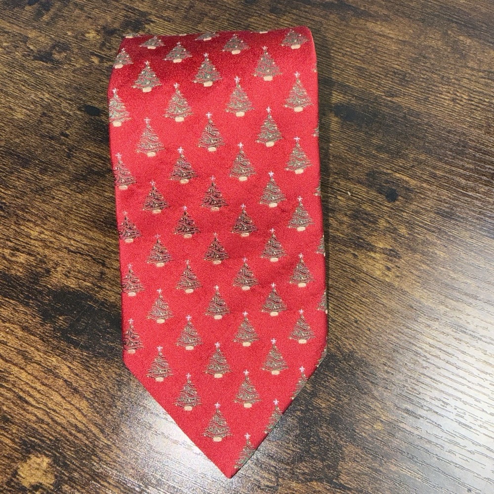 IZOD 100% Silk Christmas Tree Necktie Red Holiday Mens Designer Tie Classic